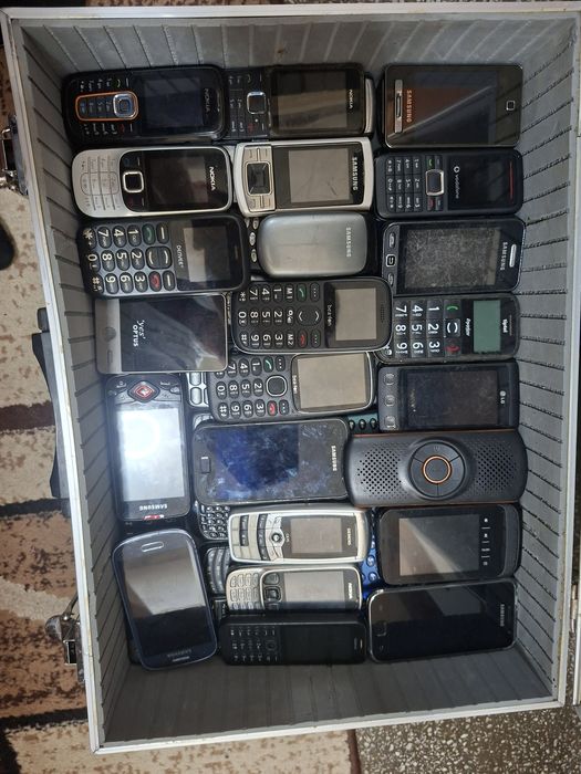 Telefoane funcționale mai vechi . 20 de lei telefonu