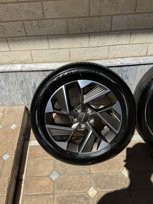 yengi diska balon sotiladi R17 215/55/17  2026 yil