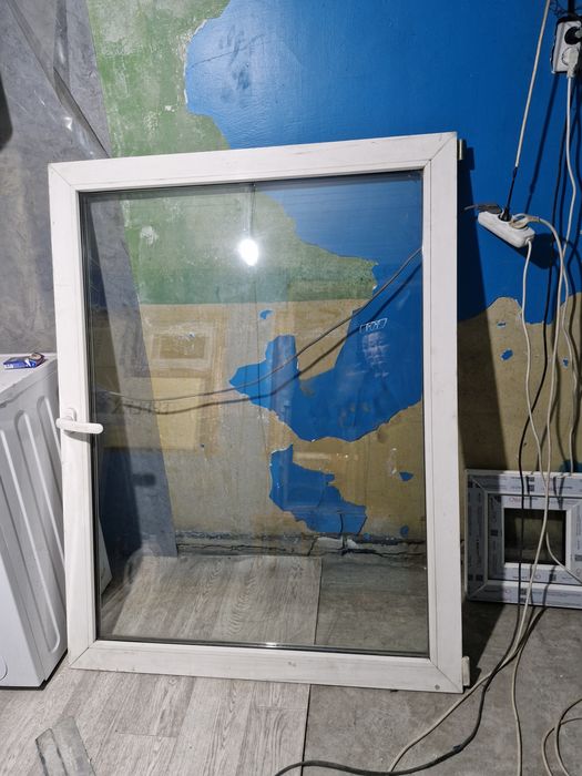Пластиковое окно с рамой