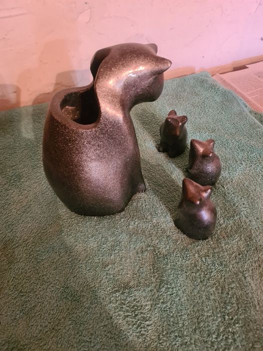 Продам вазу в образе кота и мышат