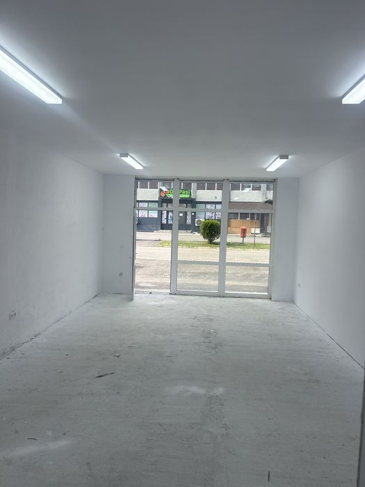Inchiriez spatiu