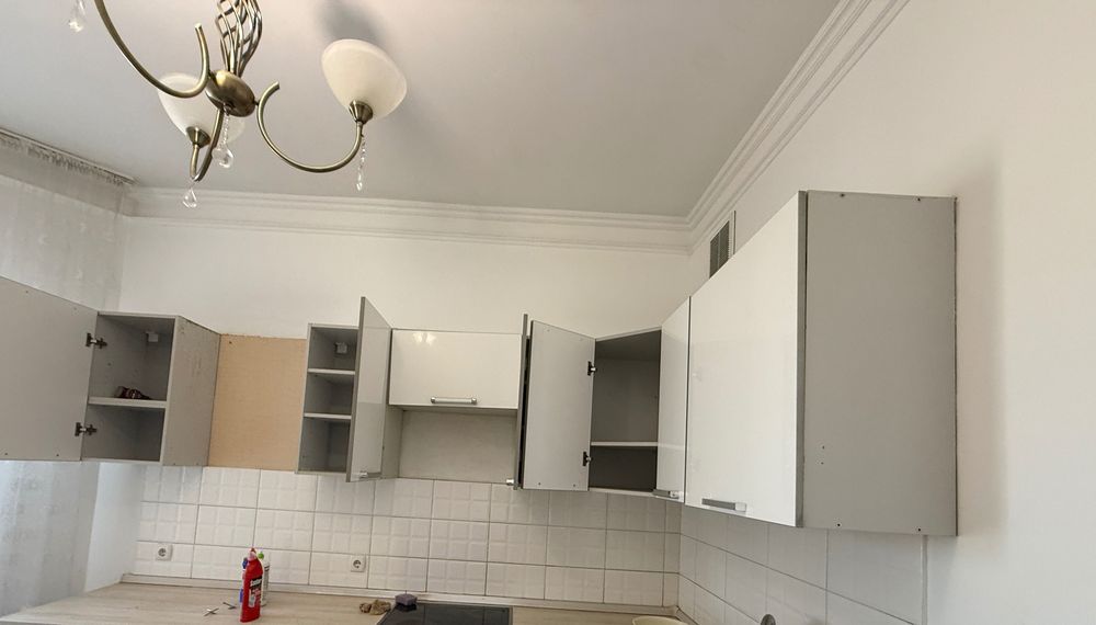 Продам кухню б/у, цвет белый