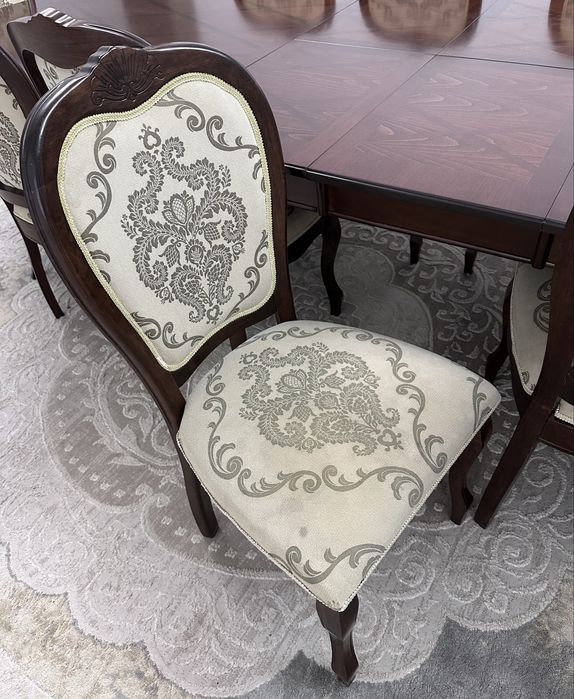 Стол и 12 стульев