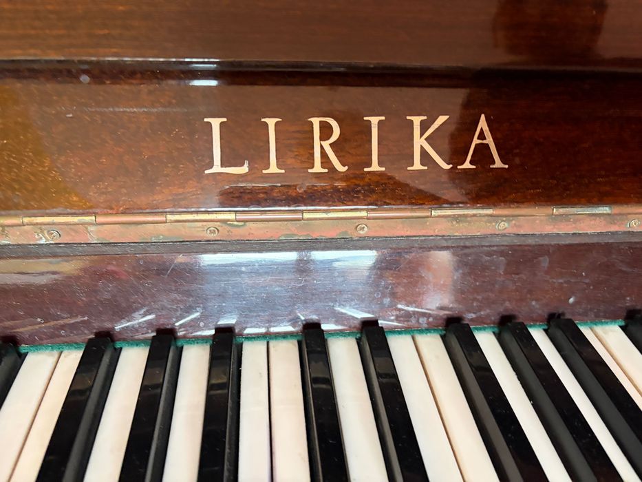 Акустично Пиано Lirika