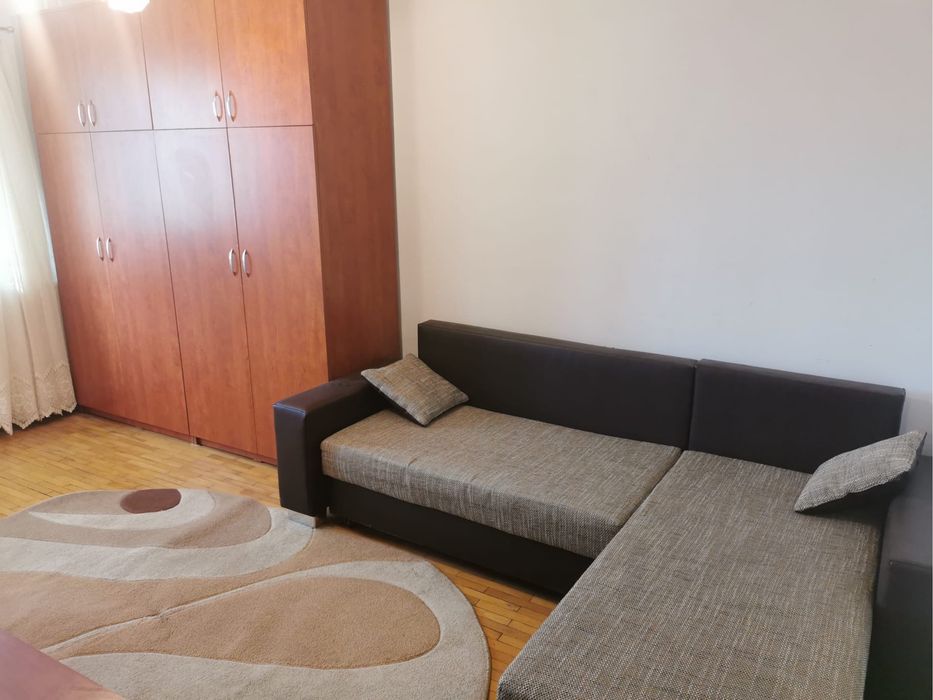 Inchiriez apartament