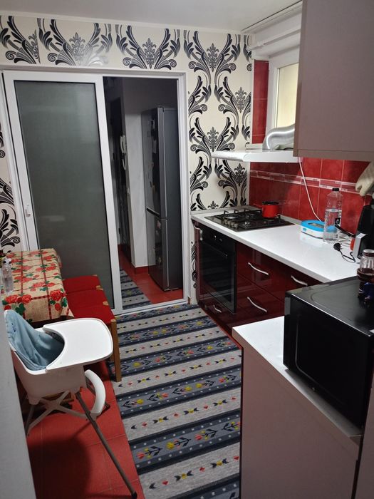 Vand sau schimb apart 3 camere  mobilat,cu aprt 4,5 camere