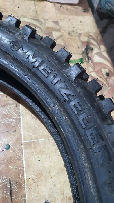 110 80 R18 Metzeler NOU