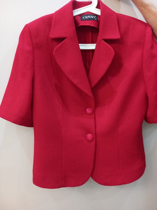 Пиджак можно носить со многими вещами