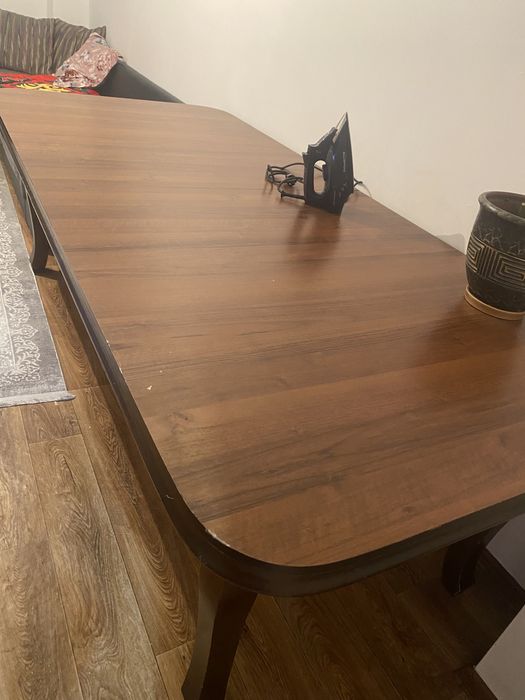 Стол для гостиной