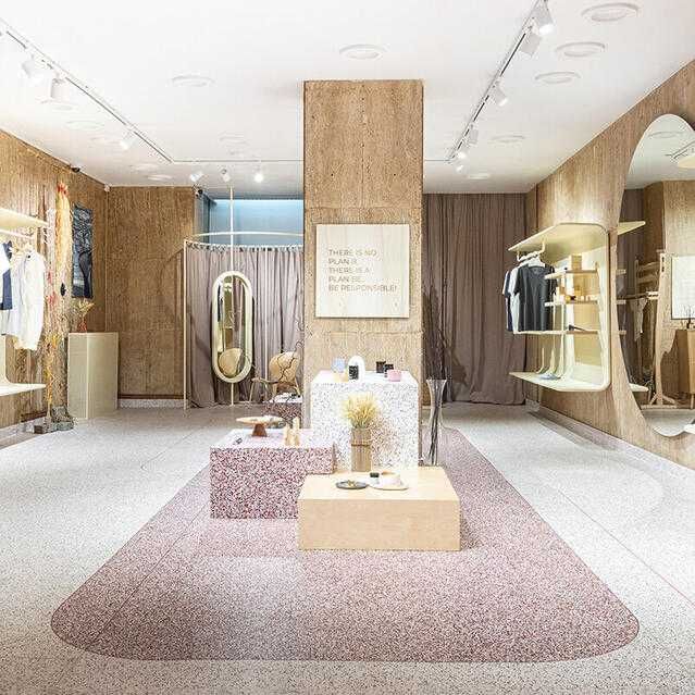 Mobilier expunere haine și încălțăminte – model custom