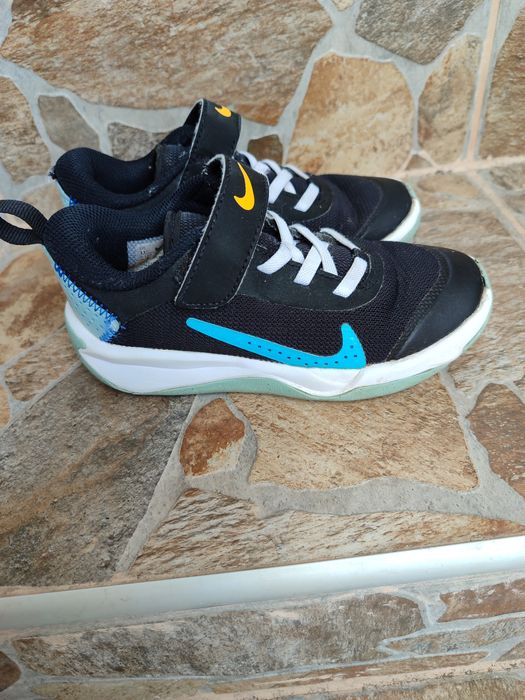 Детски обувки, момче и момиче