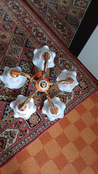 Продам б/у люстру