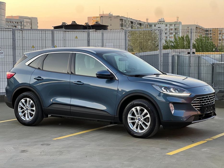 FORD Kuga 2022 — imagine 3