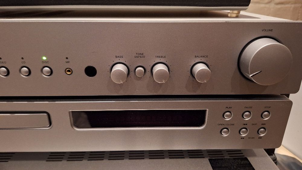 NAD стерео усилвател  и плеър