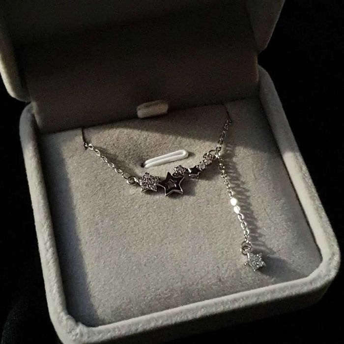 Серебряная цепочка со звездами