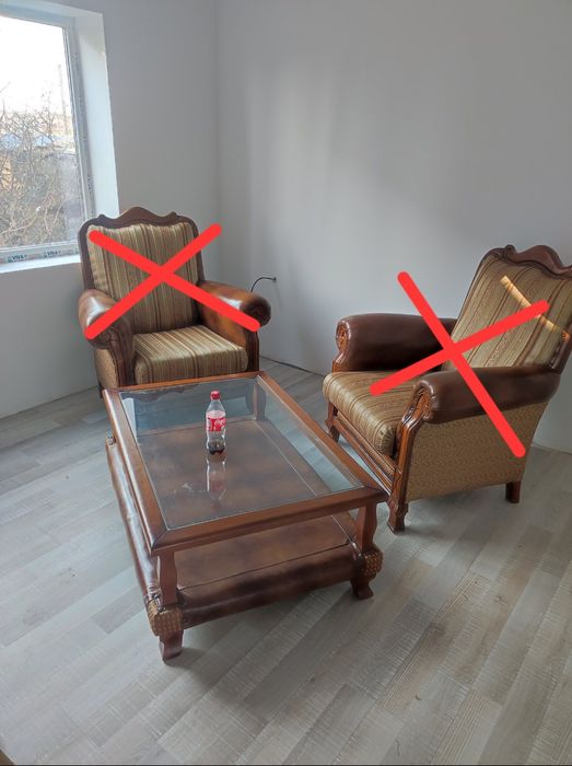 Много запазена! Няма следи от употреба.. фотьолите са продадени.