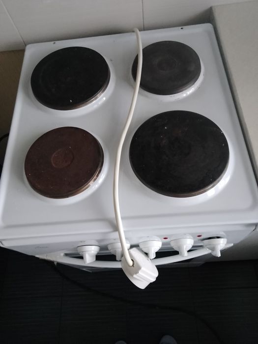 Продам электроплиту б/у