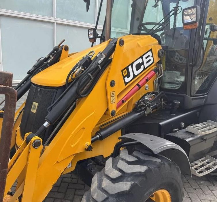 Комбиниран багер JCB 3CX | 2011 г. | 4x4 | 4 720 моточаса | 4-в-1