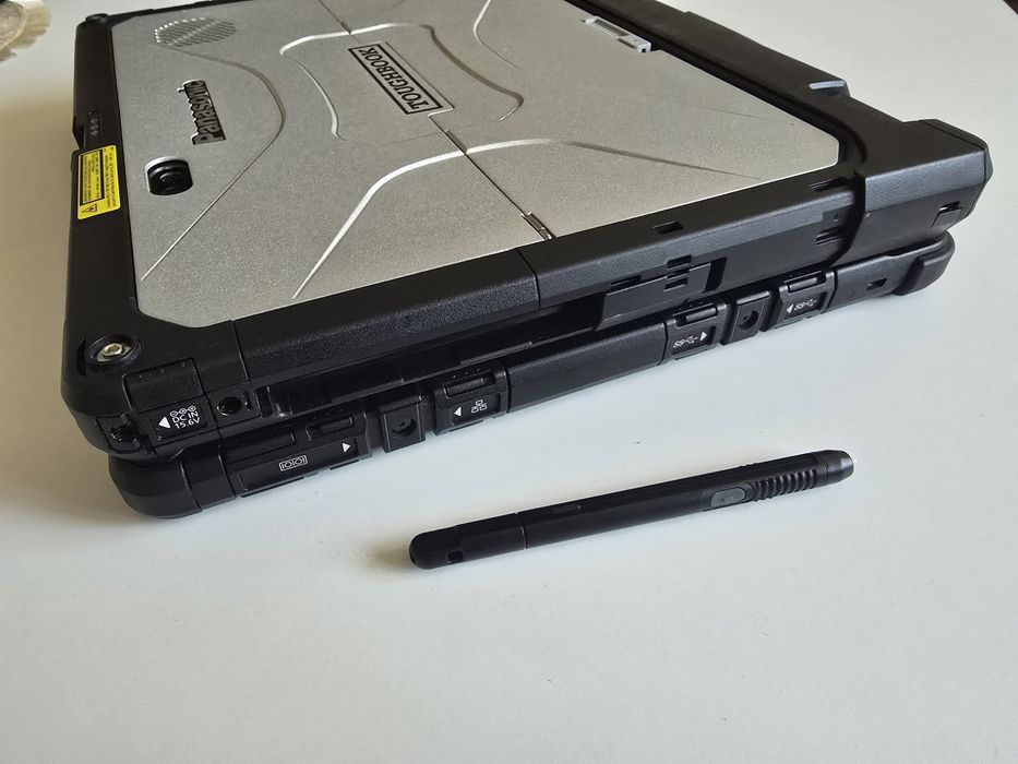 Tableta laptop 2 in 1 panasonic toughbook cf 33 impecabil ca nou 2 bat