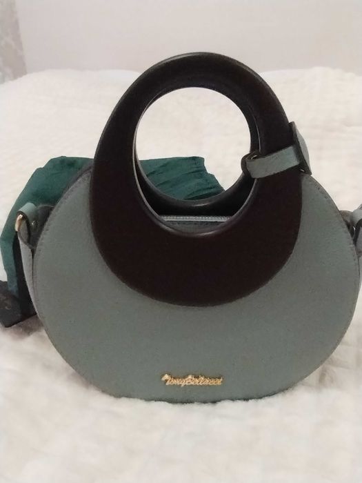 Кокетна нова дамска чанта Tony Bellucci, телешка кожа+абаносова дръжка