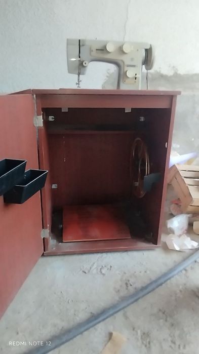 Podolsk tikuv mashinkasi.