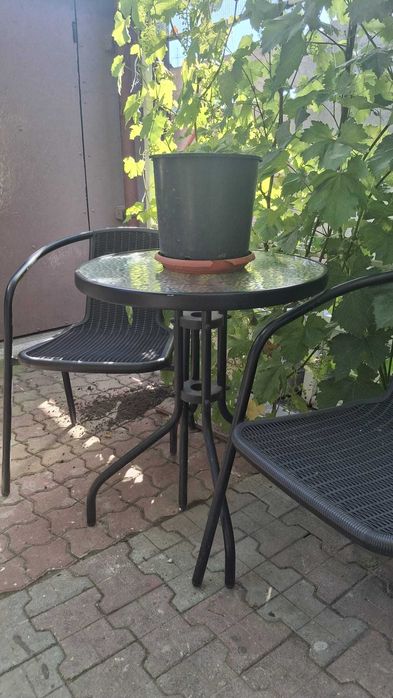 Masa cu doua scaune de terasa sau gradina