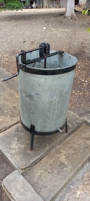 Vind centrifugă manuală