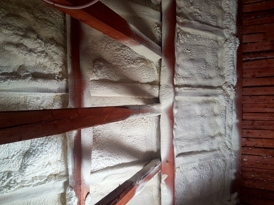 Izolatii cu spuma poliuretanica, 30lei m2