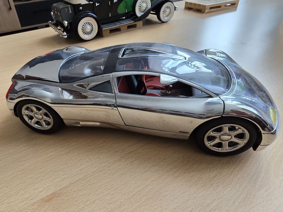 Vand macheta scara 1/18 Audi Avus crom producator Revell