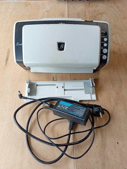 Професионален документен скенер Fujitsu fi-6130