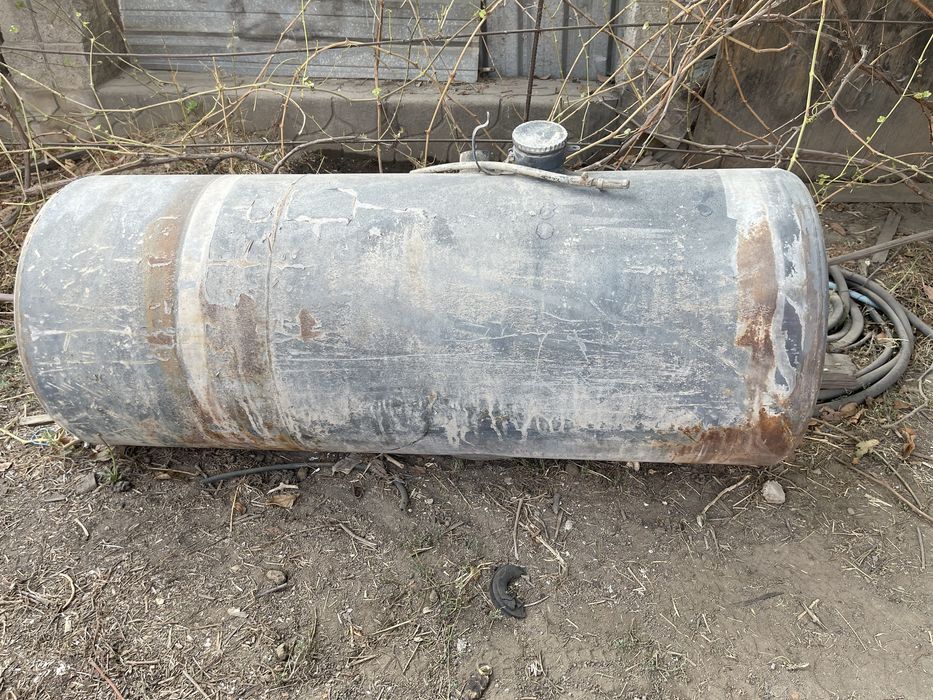 Продам топливый бак Мерседес грузовой