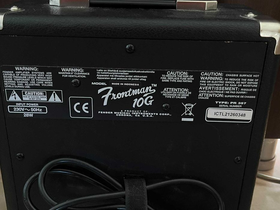 Chitară electrică Squier by Fender + amplificator Frontman 10G