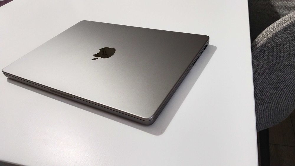Apple MacBook Pro 14" M2 Pro 16GB RAM 512GB - служебен/запазен