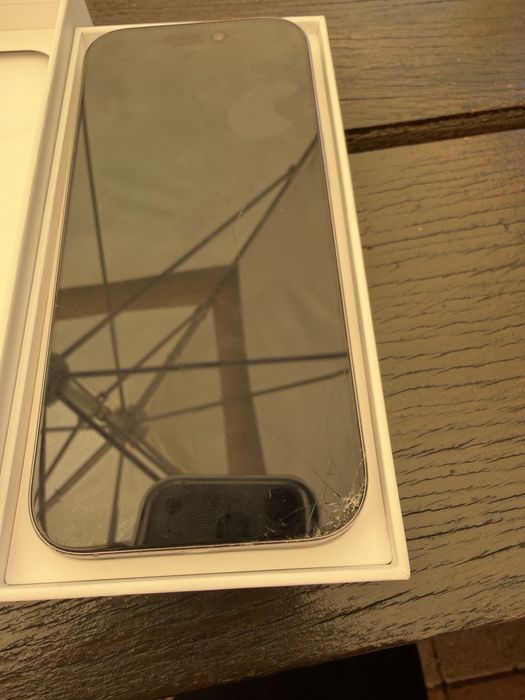 iphone 16 pro display stricat