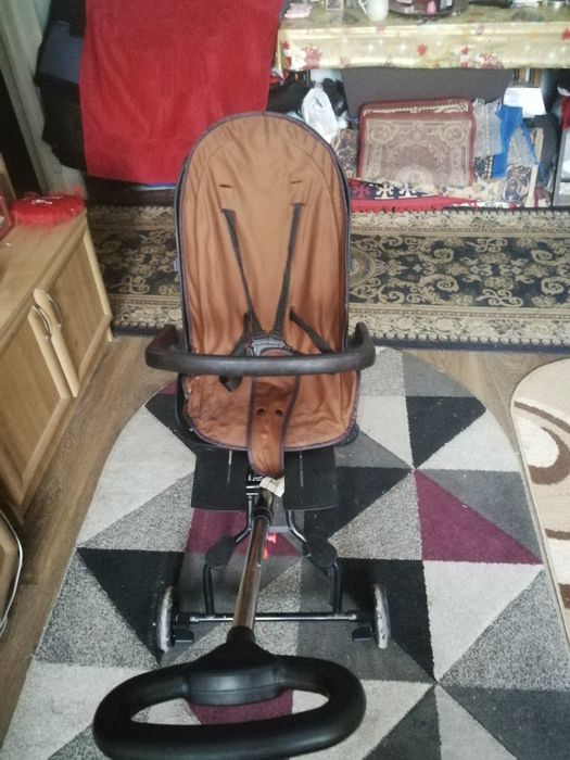 Vand carut copil foarte ușor de urcat scările