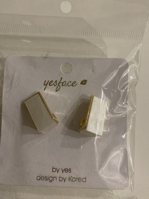 Продам аксессуары сережки  новые