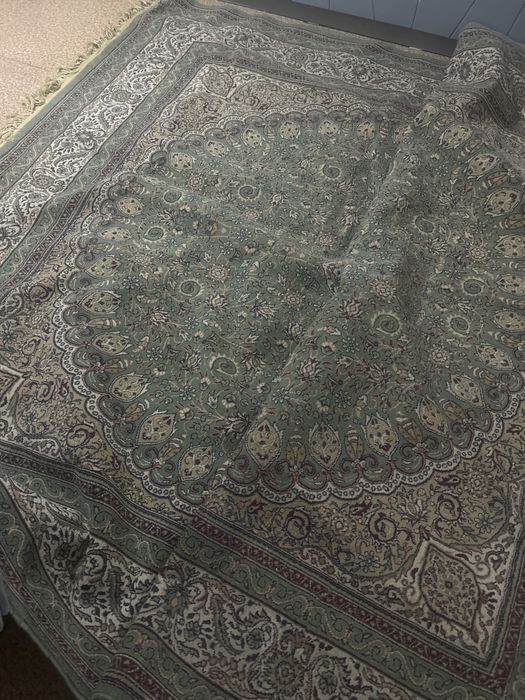 Продам палас большой цвет зелёный рз дл 3,5.шр 2,5