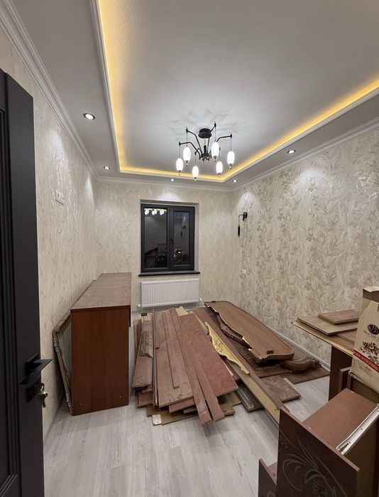 Продаётся 3х комнатная квартира. Вогзал