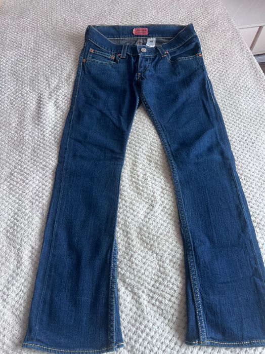 Дамски дънки Levis употребявани с малка забележка