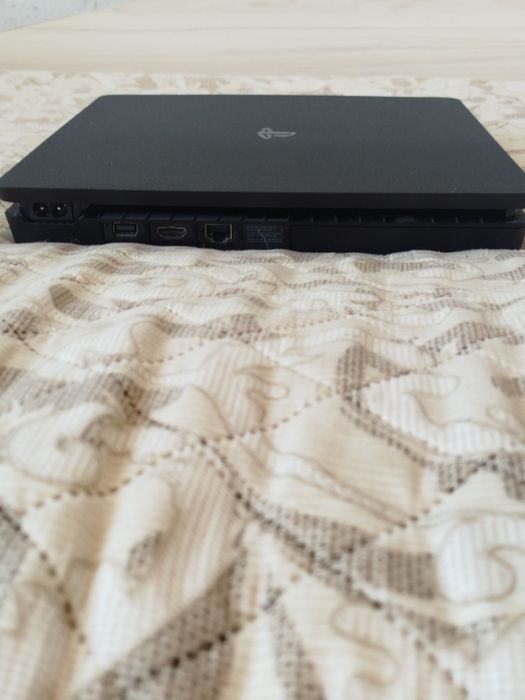 Play station 4slim 500GB