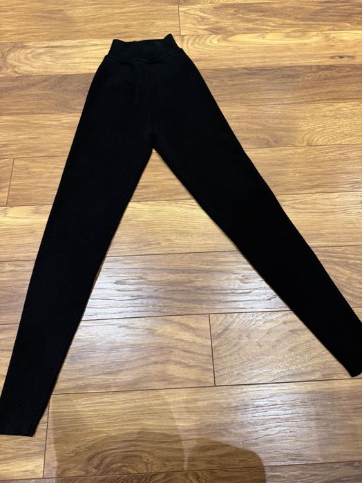 Черни клинове с оребрена текстура