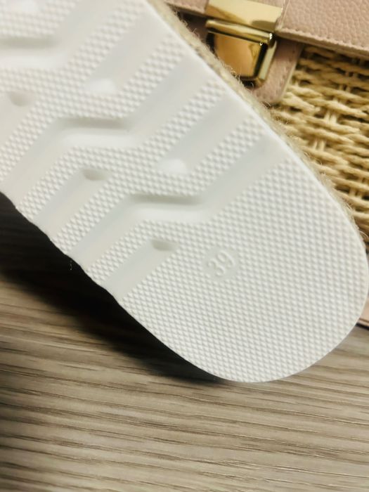 Espadrile noi cu etichetă 39