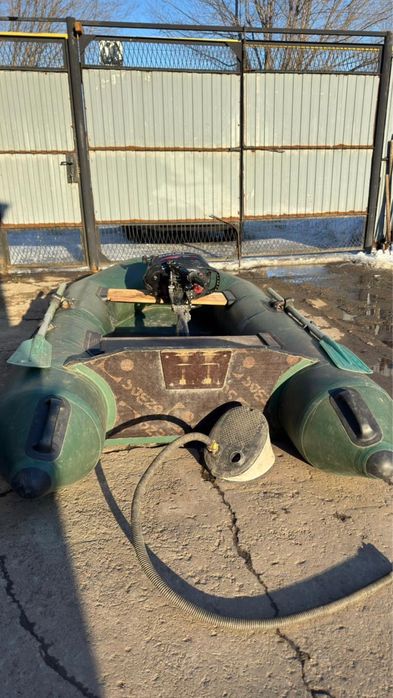 Продам лодку с мотром