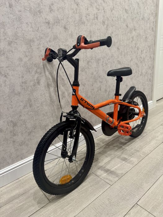 Bicicletă 16'' + roti ajutatoate + casca neagra  noua!