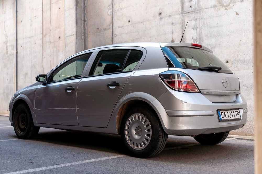 Opel Astra H, лек автомобил