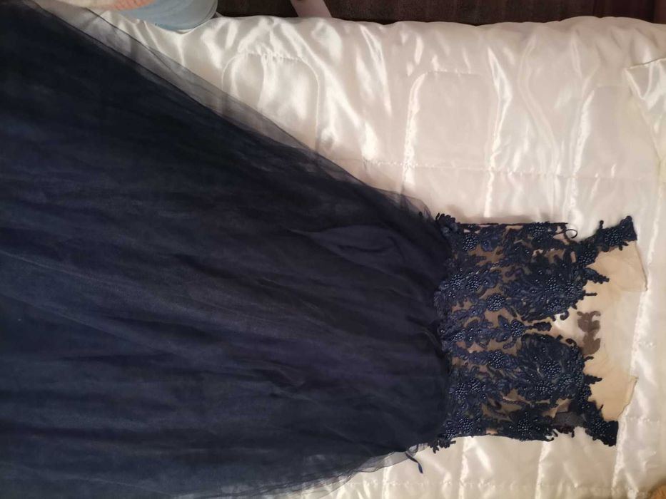 Тъмносиня бална рокля