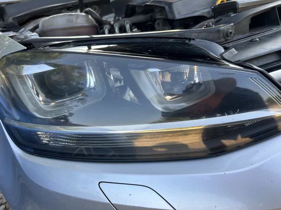 Far stânga cu xenon Volkswagen Golf 7