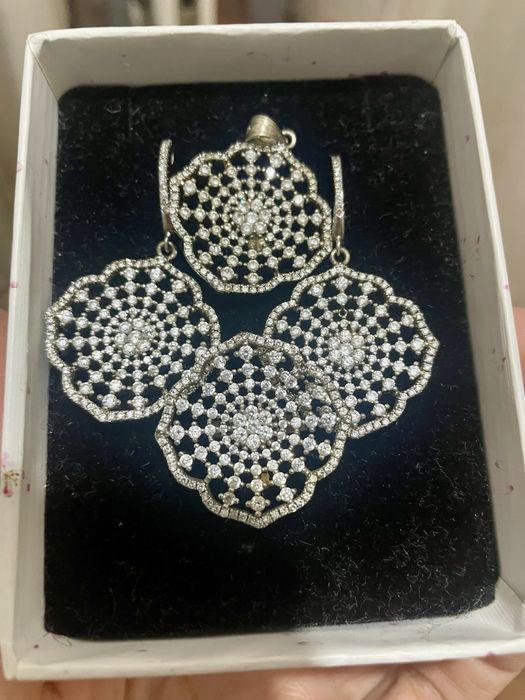 Набор серьги, кольцо, подвеска с фианитом (очень нежно смотрятся)