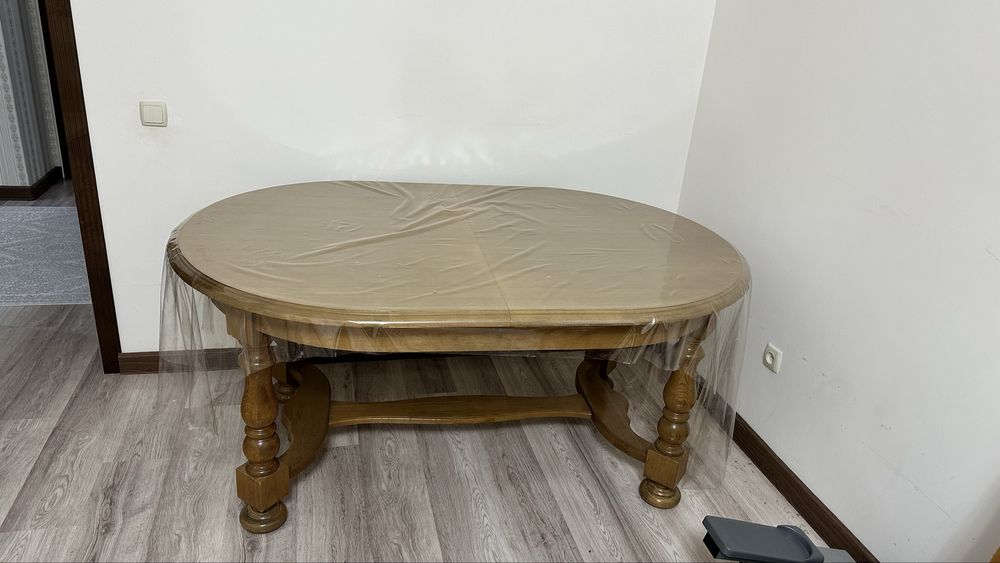 Стол и 10 стульев