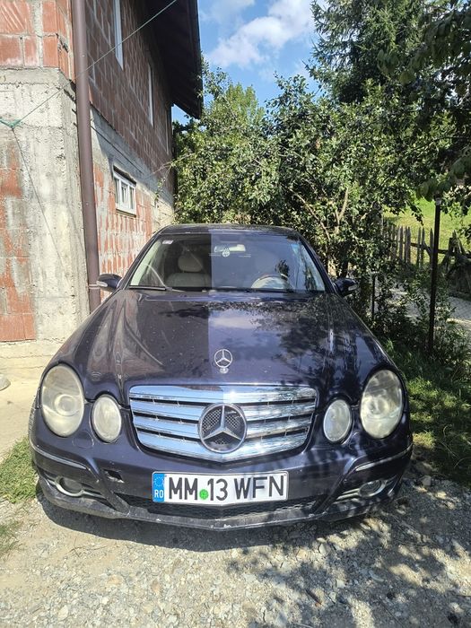 Se dezmembrează Mercedes e220 w211 2.2 150cp